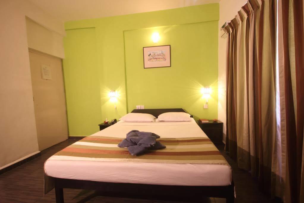 Sodders Renton Manor Hotel Arpora Luaran gambar