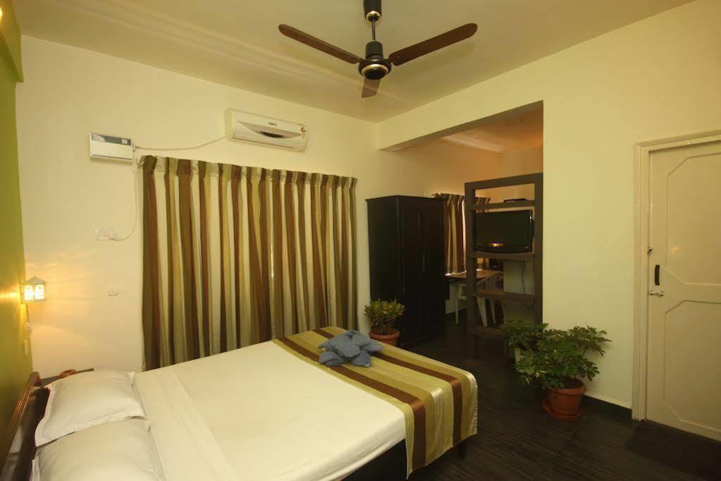 Sodders Renton Manor Hotel Arpora Luaran gambar