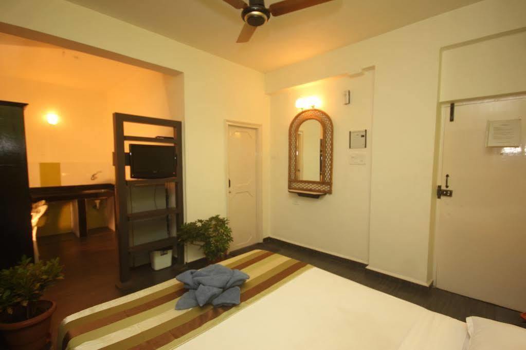 Sodders Renton Manor Hotel Arpora Luaran gambar